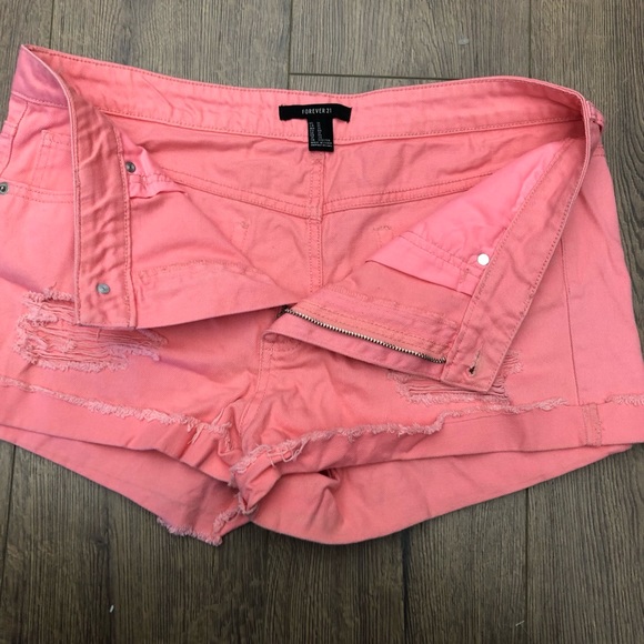 FOREVER 21 mini JEANS SHORTS in coral color cut off and cuffed in size 31 - Picture 3 of 4